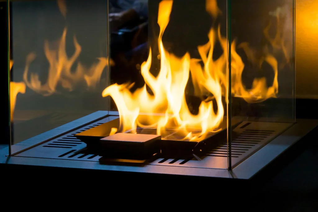 Cómo medir la potencia adecuada de una chimenea de etanol