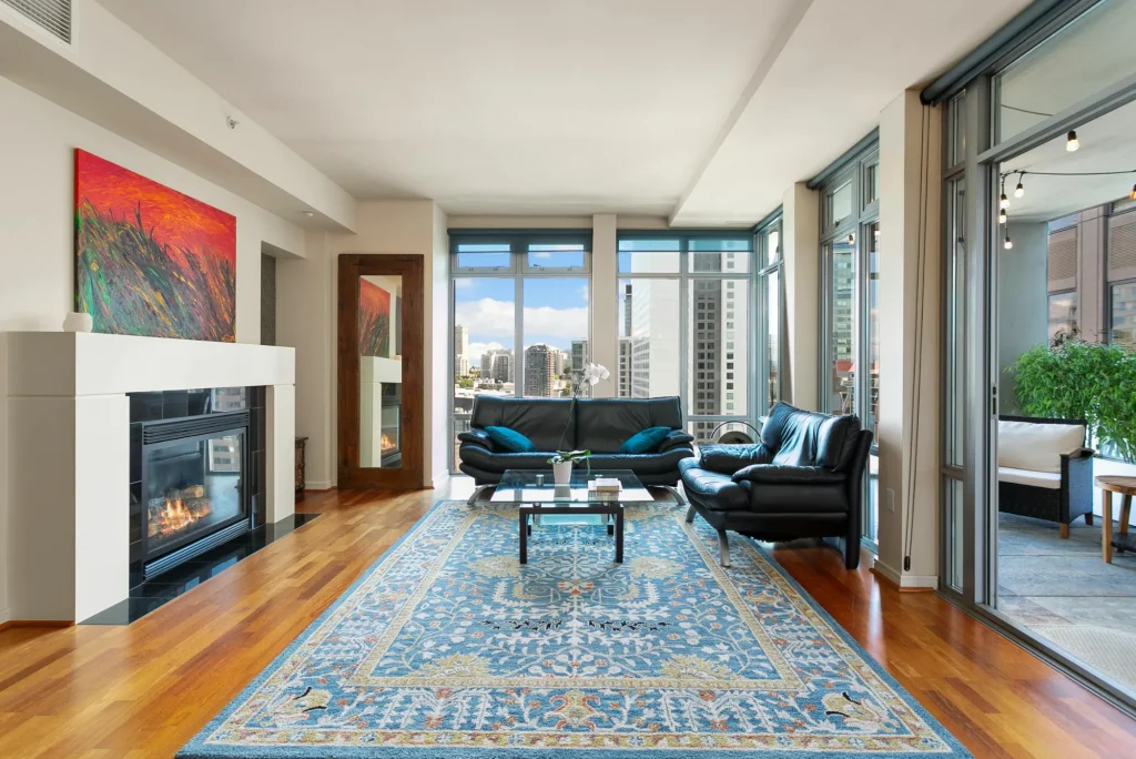 Cómo decorar con chimenea de etanol en sala minimalista