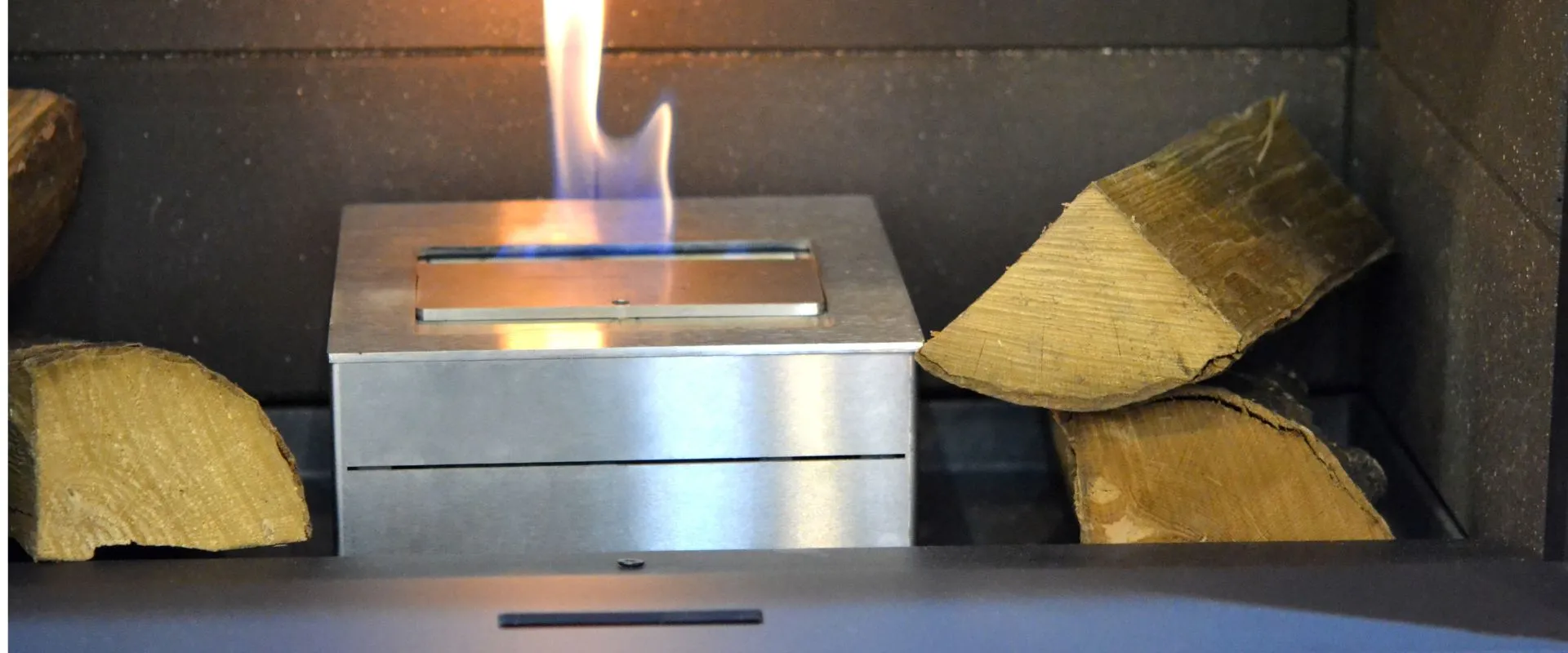 Chimenea de etanol con mueble integrado